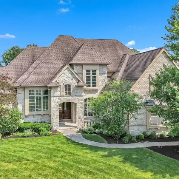 AWARD-WINNING ELEGANCE WITH SMART HOME UPGRADES