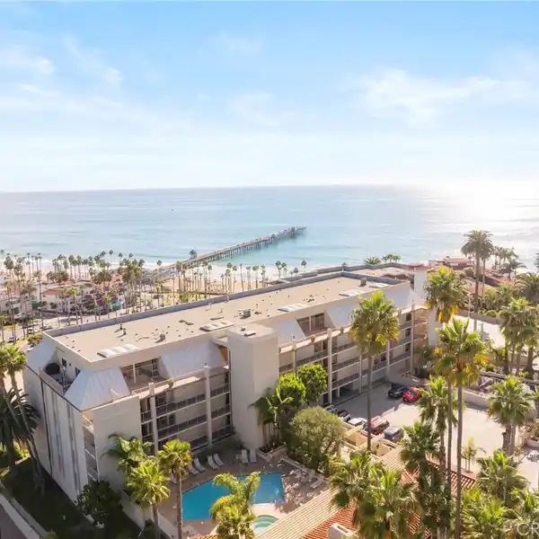 MODERN CONDO FEATURING COASTAL BREEZE AND NATURAL LIGHT