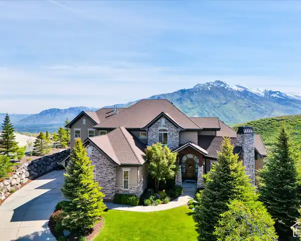 ONE-OF-A-KIND HOUSE IN A ONE-IN-A-MILLION NEIGHBORHOOD