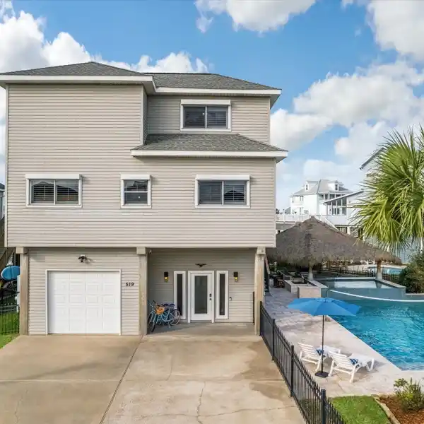 STUNNING TIKI ISLAND HOME