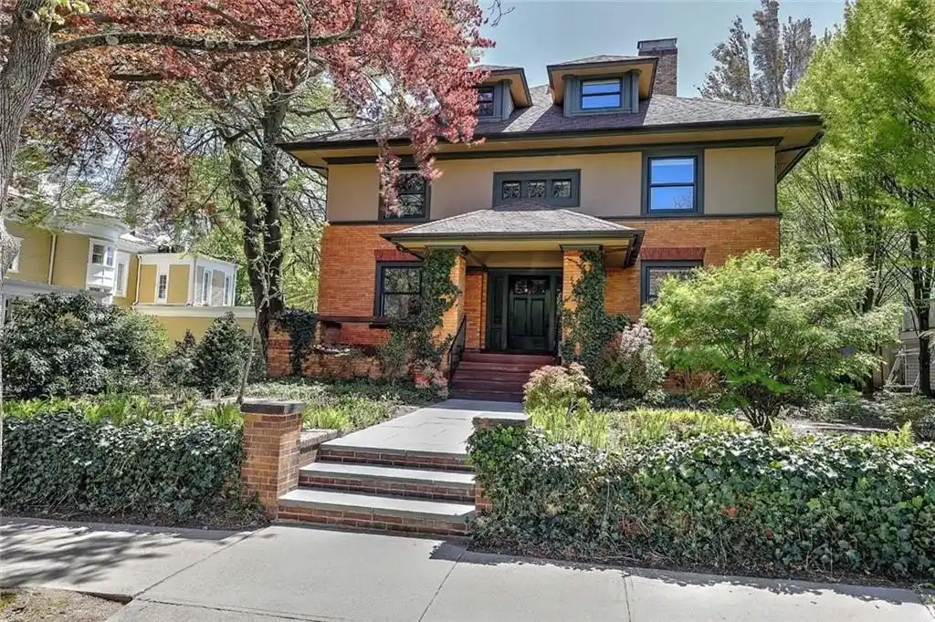Prairie Style Home in Coveted College Hill Location