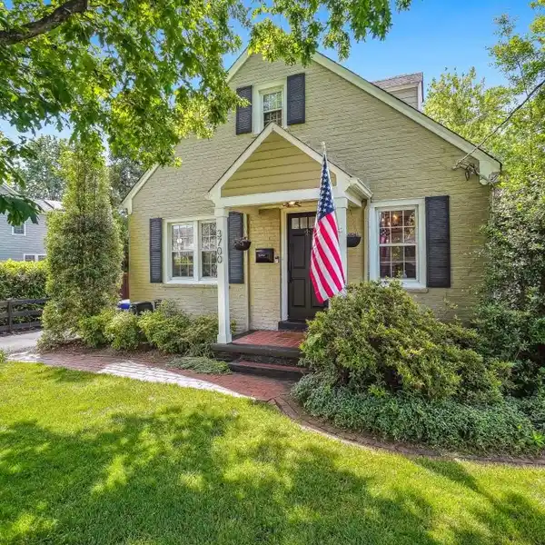 CHARMING CAPE COD IN ALCOVA HEIGHTS
