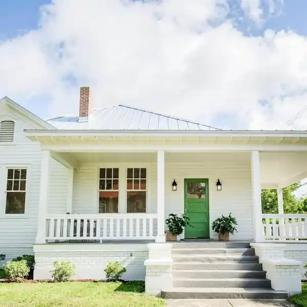 SEAMLESS FUSION OF PAST AND PRESENT IN EAST HILL RENOVATION