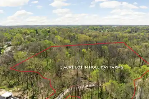 Large Private Lot in Prestigious Holliday Farms