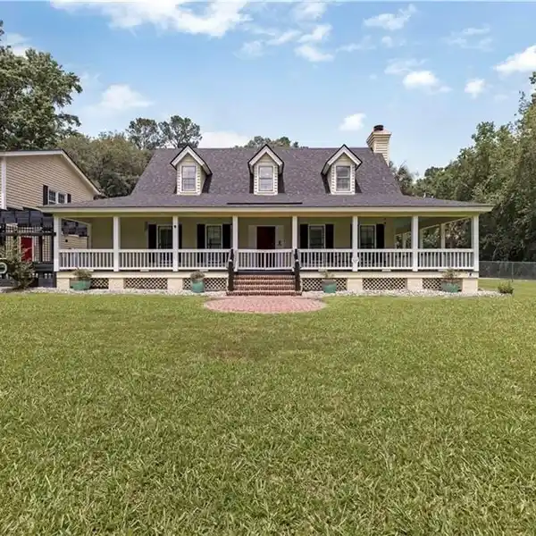 EXPANSIVE 4+ ACRE LOWCOUNTRY ESTATE RETREAT