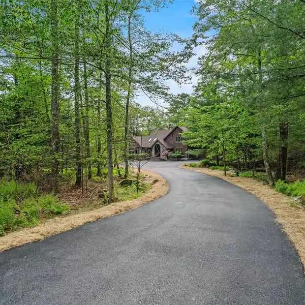 FULLY FURNISHED LAKEFRONT OASIS