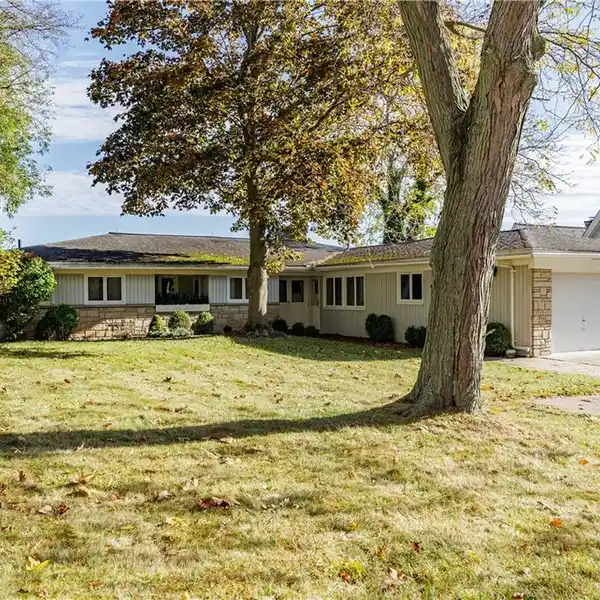 PRESTIGIOUS ROCK BEACH ROAD WATERFRONT RANCH