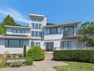 Architect-Designed Oceanfront Oasis