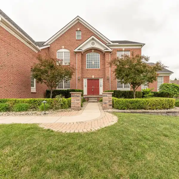 MAJESTIC MOVE-IN READY COLONIAL