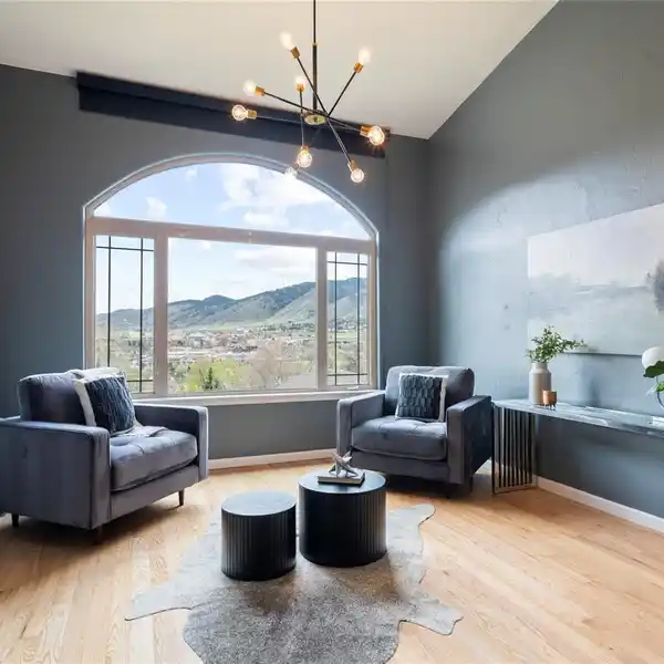 EXTRAORDINARY HOME FULL OF THOUGHTFUL UPDATES