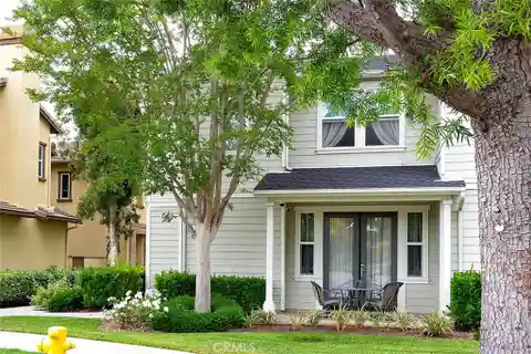 Sun-filled Corner Townhome in Columbus Grove