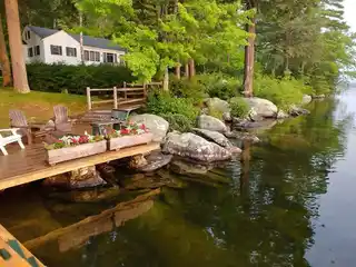 Stunning Lakeside Paradise Cottage