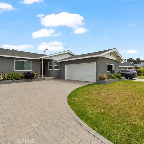 COMFORT AND STYLE IN A DESIRABLE LOCATION