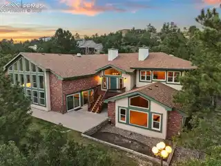 Luxury and Comfort on a Private Cul-De-Sac