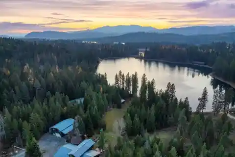 Exquisite Lakefront Estate