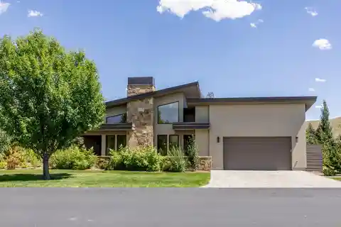 Single-Level Contemporary Sanctuary