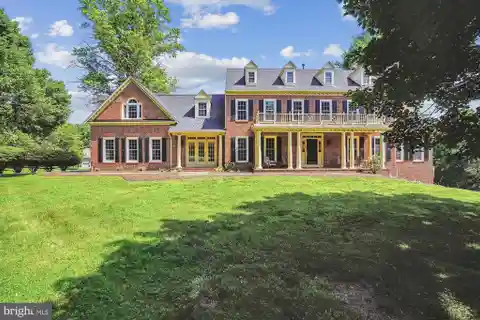 Spacious Retreat in a Quaint Community