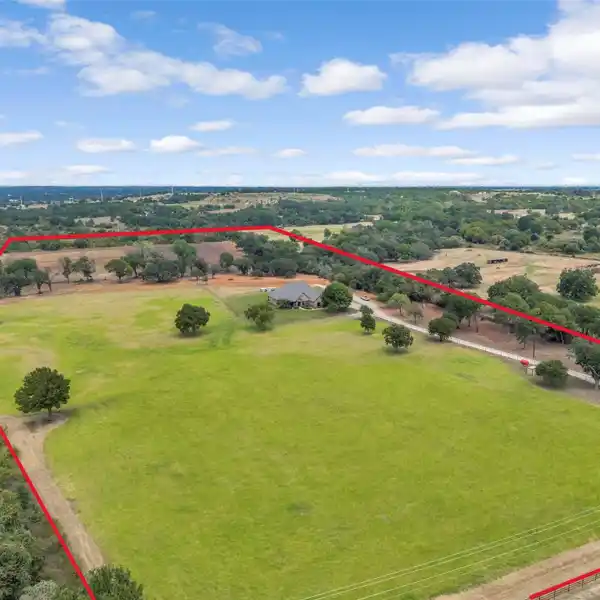 BREATHTAKING WESTERN-STYLE RETREAT