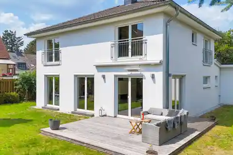 Modern Home with Many Extras and a Spacious Plot