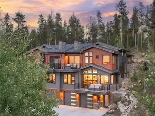 Exquisite Mountain Modern Retreat