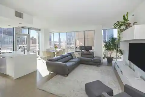 Light-filled Corner Apartment at the Murano