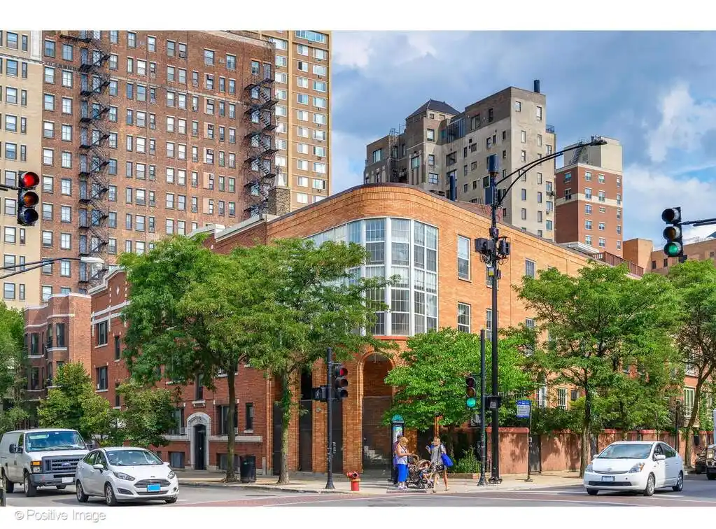 Prime East Lincoln Park Location
