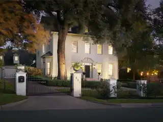 Extraordinary Colonial-style Home