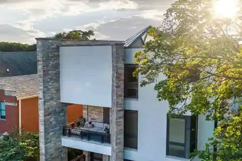 Stunning Contemporary Wonder in Roscoe Village