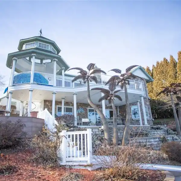 FABULOUS HOME ON BEAUTIFUL CONNEAUT LAKE