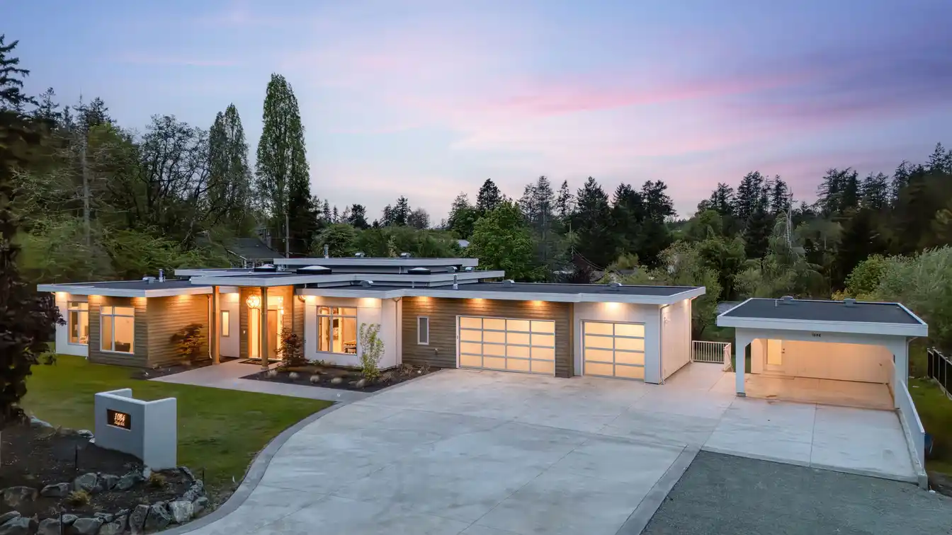 Luxurious Palm Springs-inspired Residence