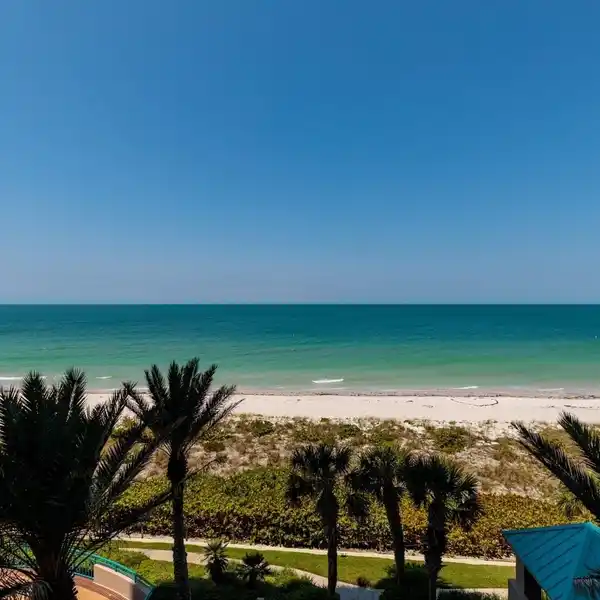 EXCEPTIONAL CLEARWATER BEACH CONDO