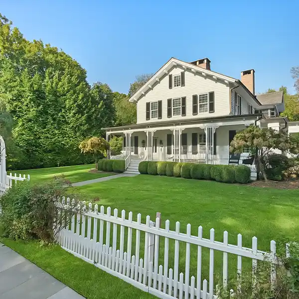 BEAUTIFULLY RESTORED 1853 COLONIAL