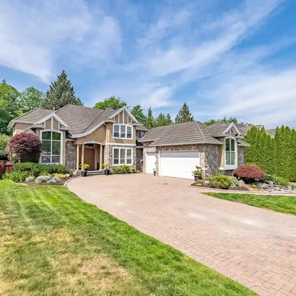 GRAND HOME IN WOOD BRIDGE ESTATES