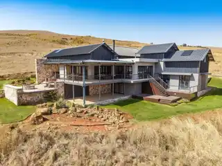 Architect-Designed Retreat in Highland Gate Estate