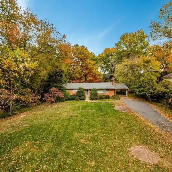 PRIME MCLEAN LOT FOR CUSTOM ESTATE DEVELOPMENT