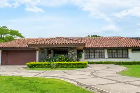 Spectacular Property in Prime Location