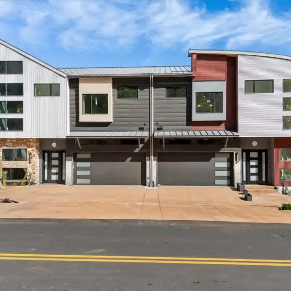 CRAWFORD SQUARE AT BURGESS CREEK