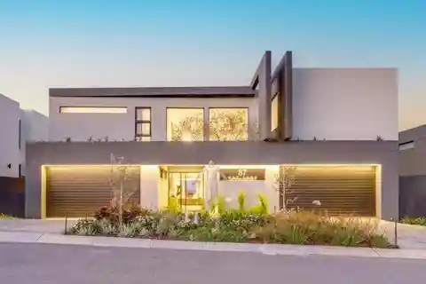 Five Bedrooms Plus Study Home for Sale in in Steyn City.