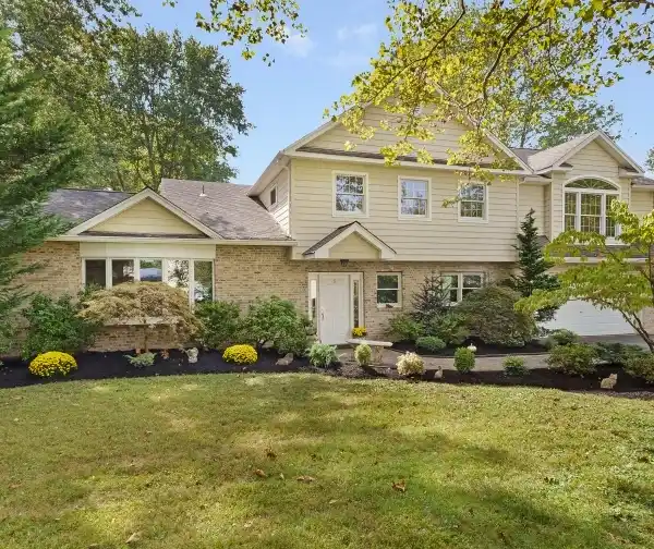 ELEGANT CRAFTSMANSHIP MEETS MODERN SOPHISTICATION