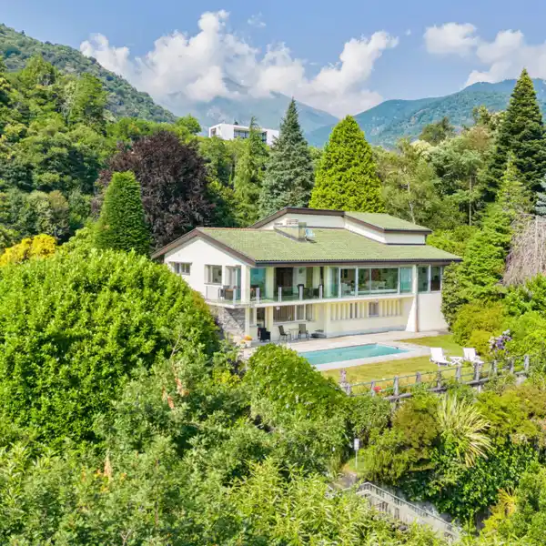 ELEGANT VILLA WITH PANORAMIC LAKE VIEWS