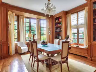 Classic Living with Conservatory & Wine Cellar