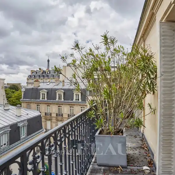 IMMACULATE DUPLEX APARTMENT