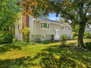 Coastal Cul-De-Sac Gem Near Beaches
