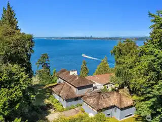 Private Retreat with Panoramic Island Views