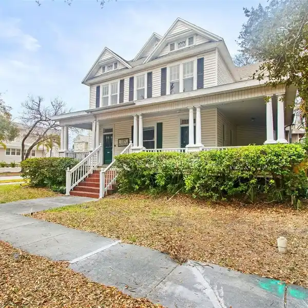 HISTORIC HYDE PARK RESIDENCE