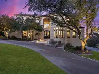 Exceptional Home in Rob Roy