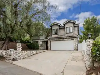 Comfortable Living in Calabasas Highlands