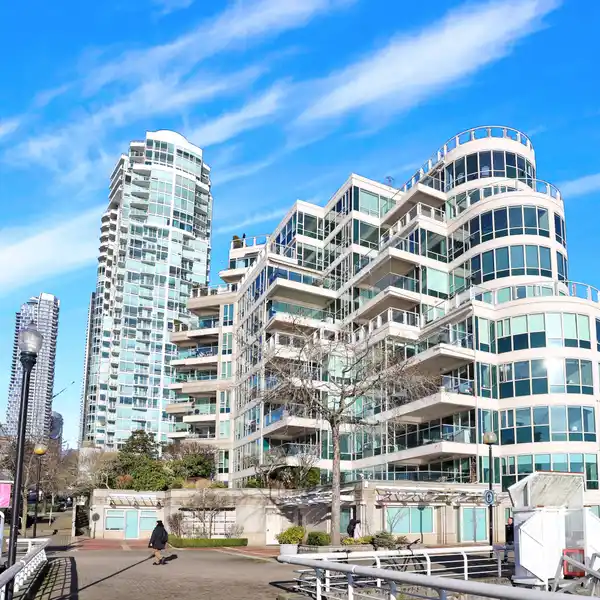 PRIME WATERFRONT HOME