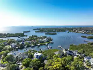 Exquisite Waterfront Retreat