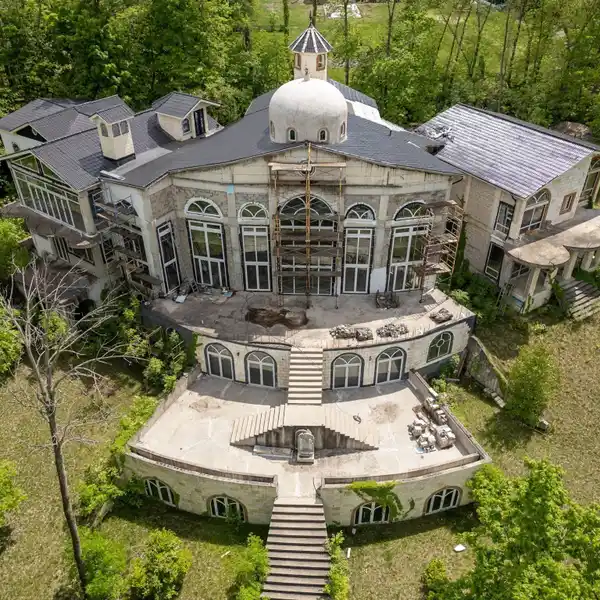 MAGNIFICENT UNFINISHED ITALIAN VILLA ON 17 ACRES